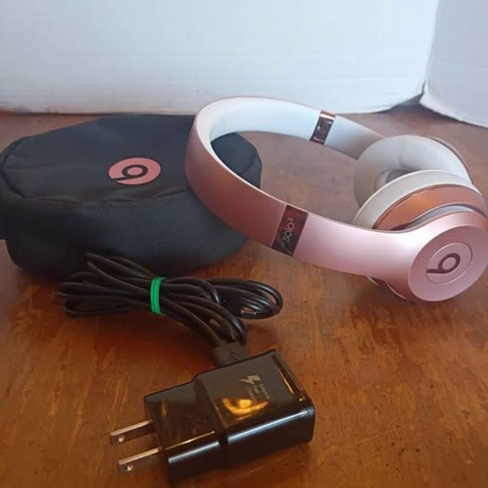 Beats Solo3 Wireless Rose Gold over ear Headphones